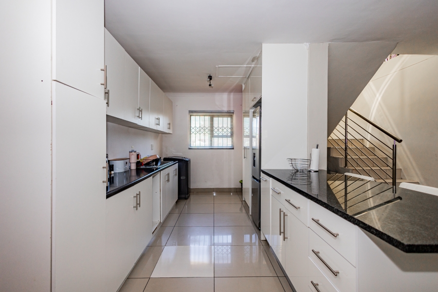 6 Bedroom Property for Sale in Sanddrift Western Cape